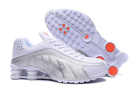 Nike shox R4White
	Metallic Silver (swoosh, side