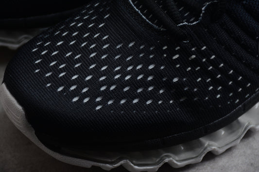 Nike Air Max 2017 in the Black/White-Dark Grey gradient