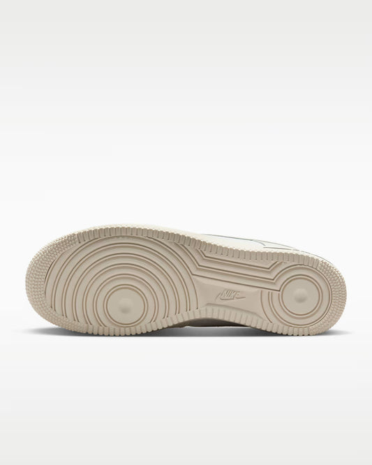 Nike Air Force 1 '07 LV8